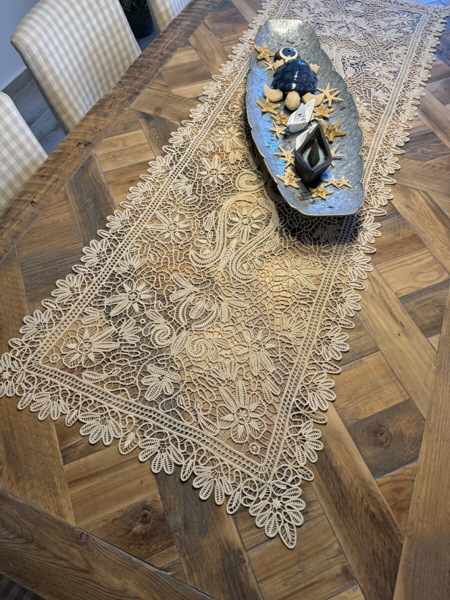 Χειροποίητη Τραβέρσα Λασέ