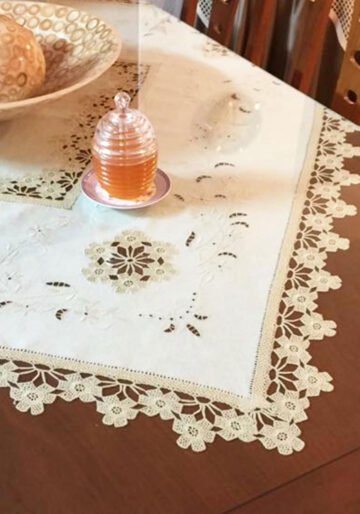 Πλεκτό Τραπεζοκαρέ με μοτίφ