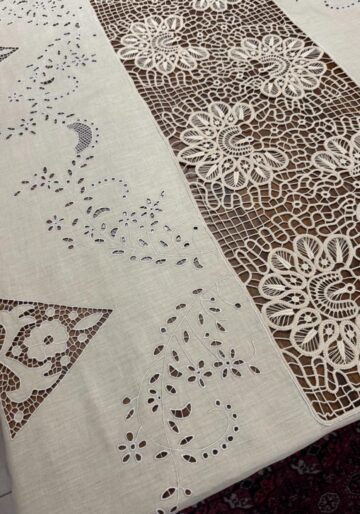 Ρετρό Τραπεζομάντηλο Λασέ με Κοφτό (