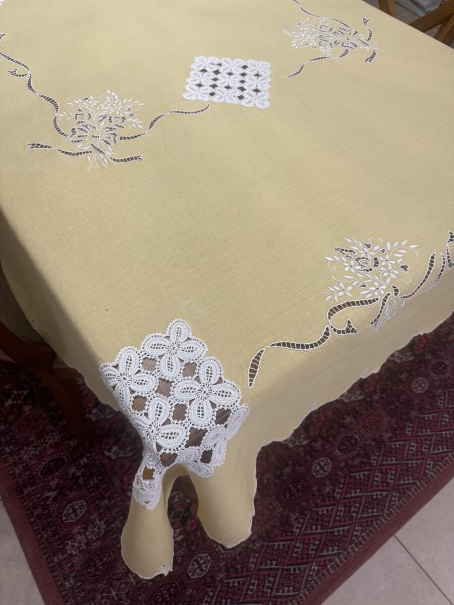 Εντυπωσιακό Λινό Τραπεζομάντηλο με Μοτίφ