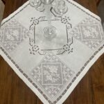 Καρέ με Πλεκτά Μοτίφ και Κοφτό Κέντημα