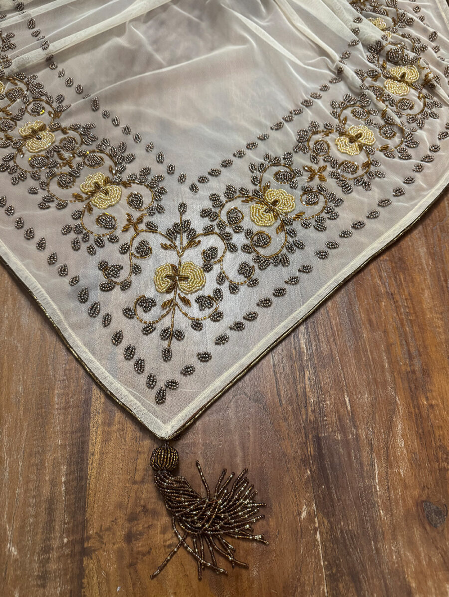 Mπρονζέ Τραπεζοκαρέ Κεντημένo σε Τούλι