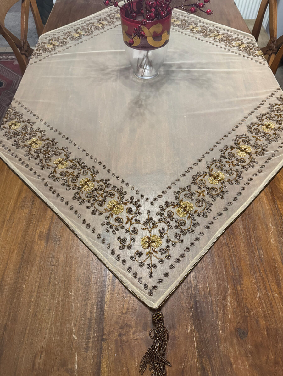 x8175-(2) Mπρονζέ Τραπεζοκαρέ Κεντημένo σε Τούλι